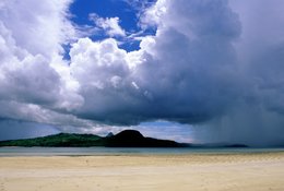 Beach;-Clouds;-Comoros-Archipelago;-Cumulonimbus;-France;-Indian-Ocean;-Island;-Kaleidos;-Kaleidos-images;-La-parole-à-limage;-Laurent-Abad;-Mayotte;-Rain-shower;-Sand;-Seascape;-Stories-Pictures